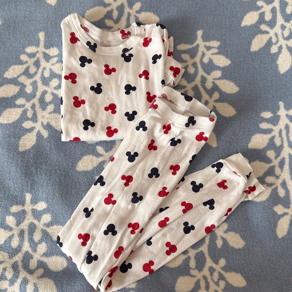 Gap Kids Disney Collection Pajamas - size 6, unisex